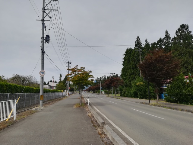 高円万寺浄水場へ続く道路の画像