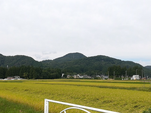 田園風景と山の画像