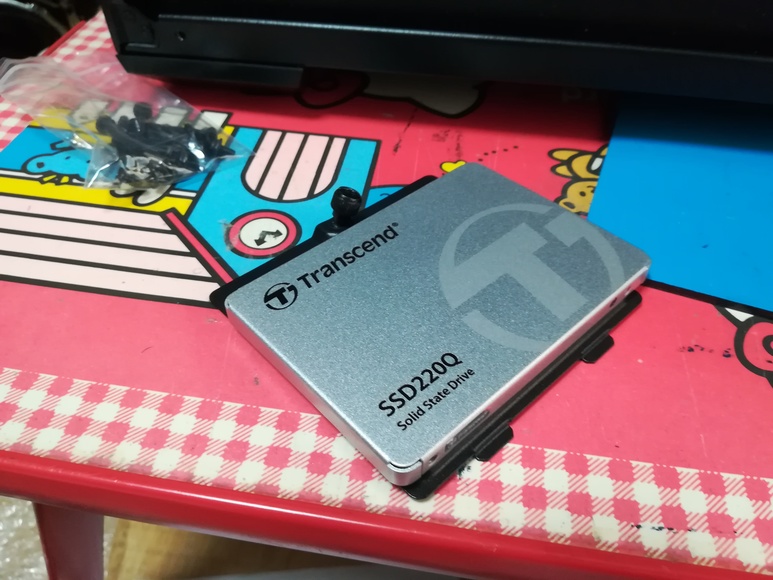SSDを固定